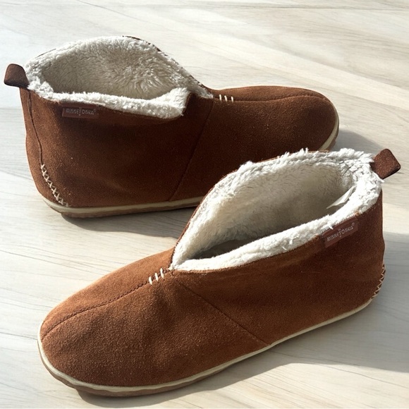 MINNETONKA TUSCON ANKLE BOOTIE PLUSH PILE FUR LINING SIZE Women 10 Men 8 Brown - Picture 1 of 10